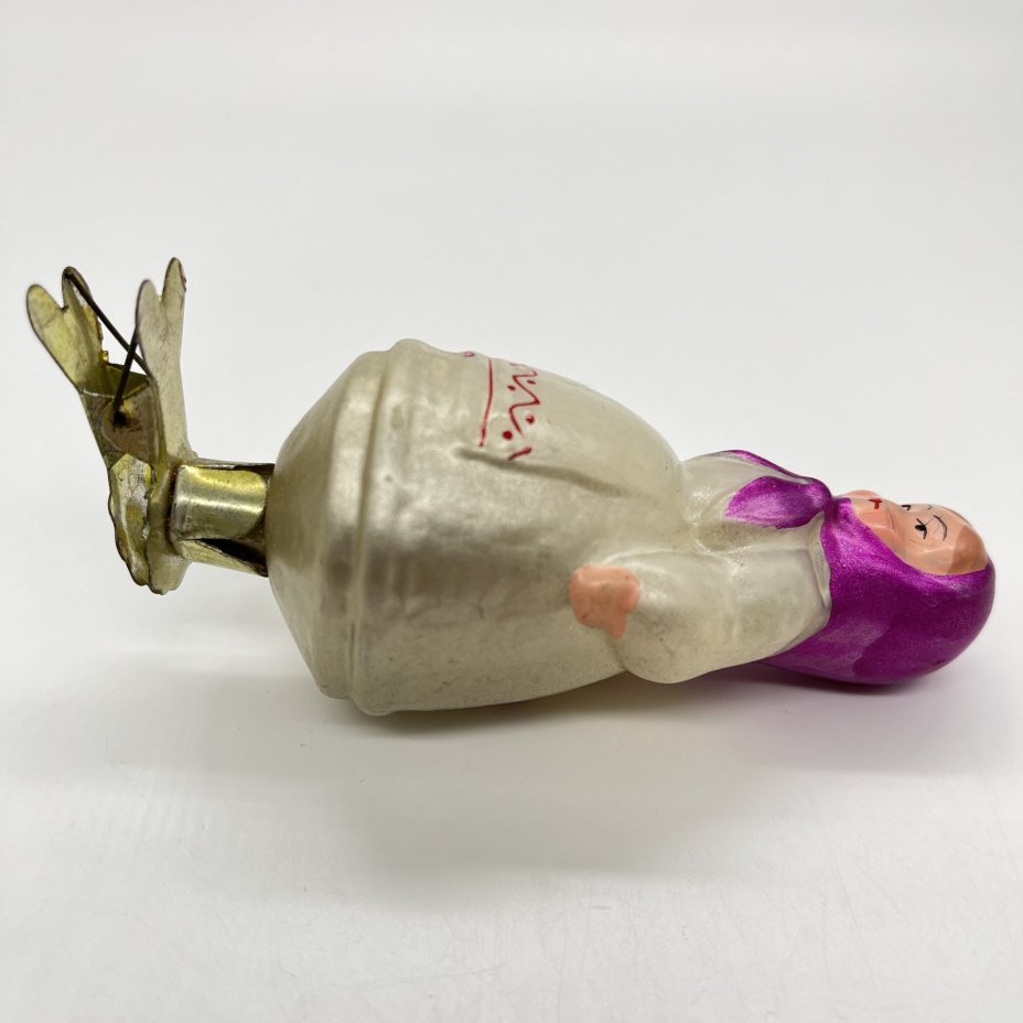 Игрушка ёлочная на прищепке "Русская" (предположительно из набора "Дружба народов"), стекло, краска, металл, Завод стеклянных ёлочных украшений и оптических изделий, г. Москва, СССР, 1950-1960 гг.