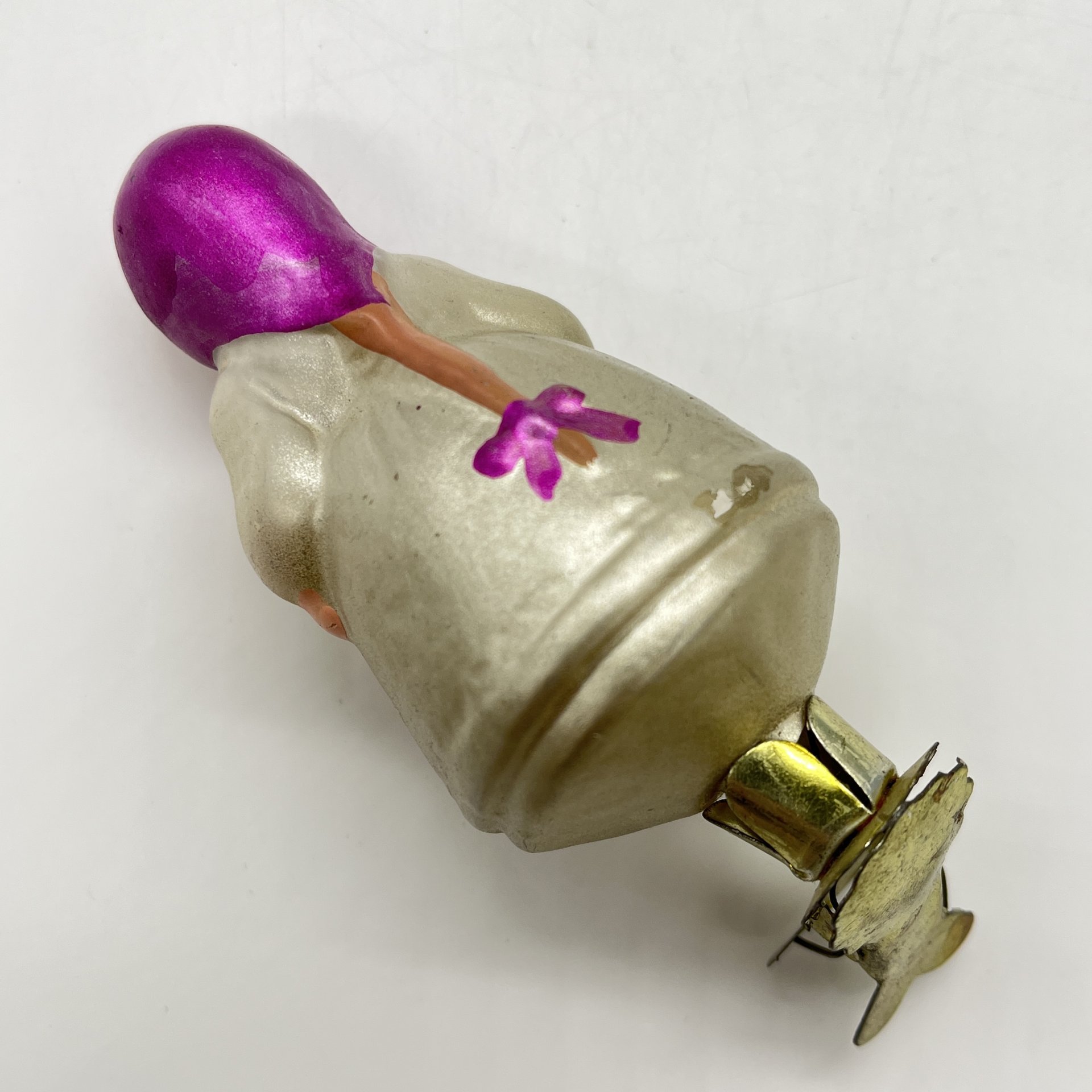 Игрушка ёлочная на прищепке "Русская" (предположительно из набора "Дружба народов"), стекло, краска, металл, Завод стеклянных ёлочных украшений и оптических изделий, г. Москва, СССР, 1950-1960 гг.