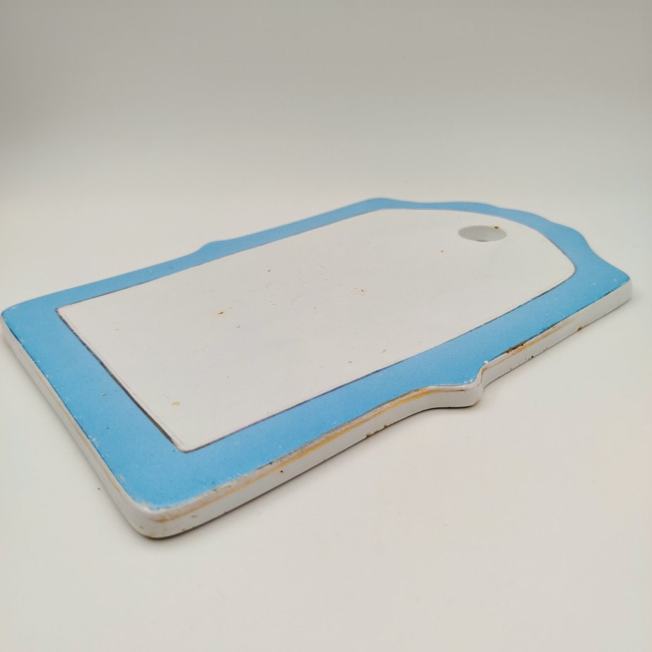 Сырная тарелка с голубым бортом, фаянс, крытье, Товарищество М.С. Кузнецова в Твери, Российская империя, 1889-1917 гг.