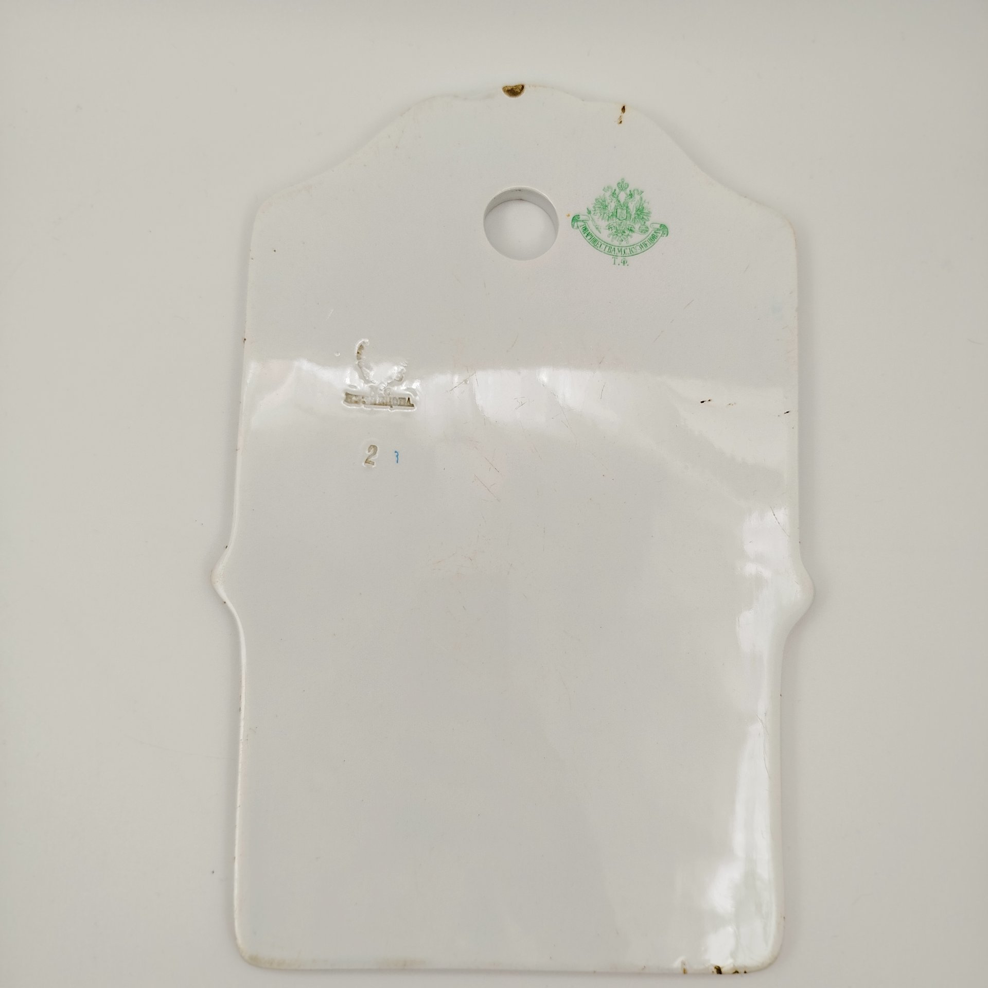 Сырная тарелка с голубым бортом, фаянс, крытье, Товарищество М.С. Кузнецова в Твери, Российская империя, 1889-1917 гг.