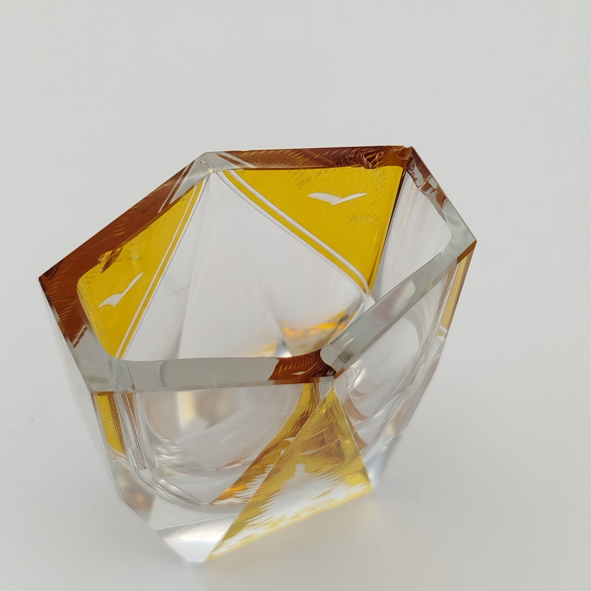 Набор  для  подачи крепких напитков на 6 персон, украшенный изображением оленей  (с дарственной надписью), хрусталь, гравировка, матирование, гранение, Чехословакия, 1960-1980 гг.