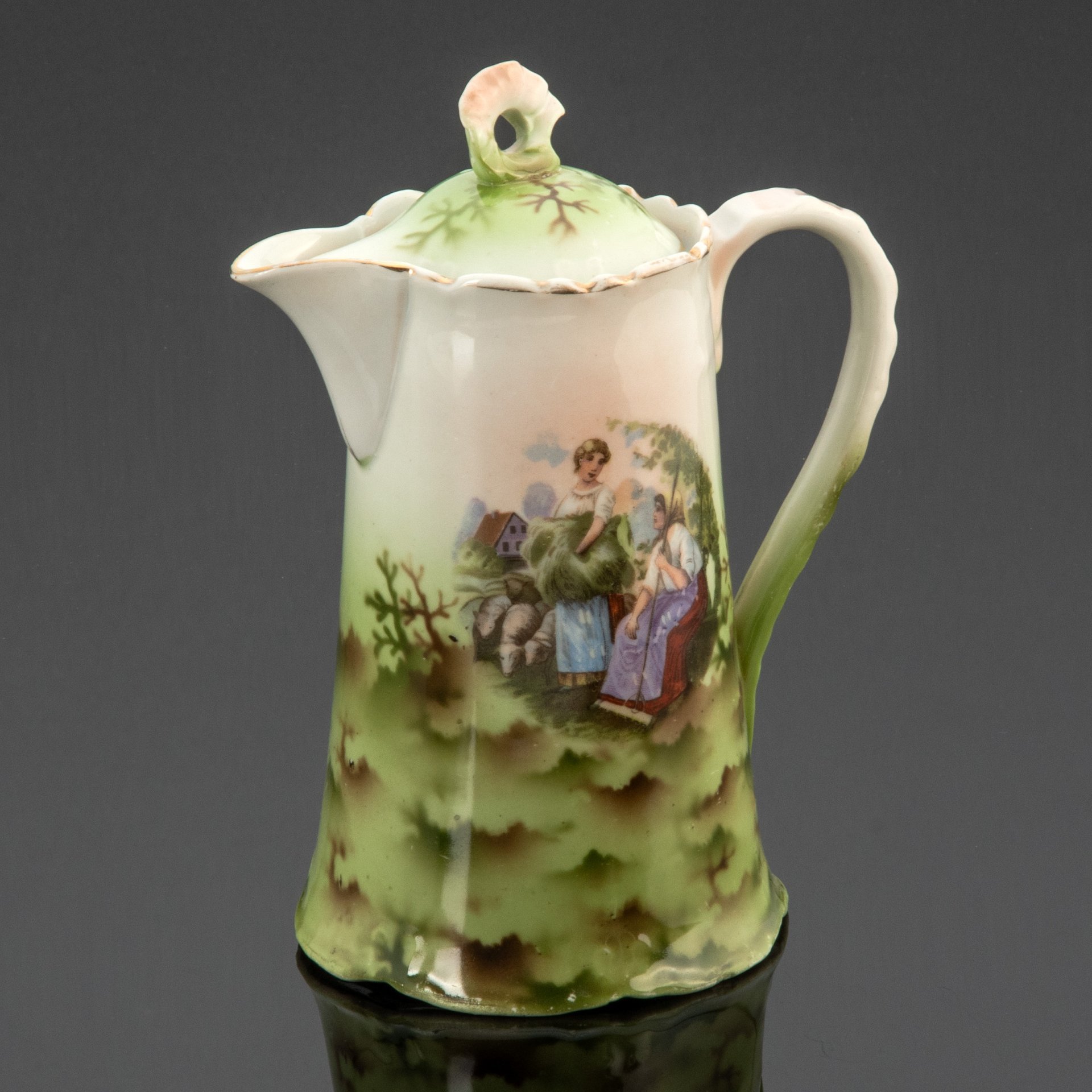 Кофейник "Жницы", фарфор, крытье, деколь, золочение, Дмитровский фарфоровый завод (ДФЗ Вербилки), СССР, 1917-1940 гг., Дмитровский фарфоровый завод (ДФЗ Вербилки)