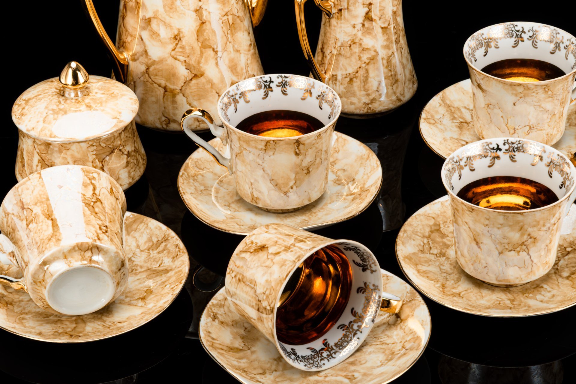 Сервиз чайный с декором в виде разводов в песочно-золотистой гамме на 5 персон (13 предметов), фарфор, люстр, золочение, Walbrzych, Польша, 1952-1992 гг.