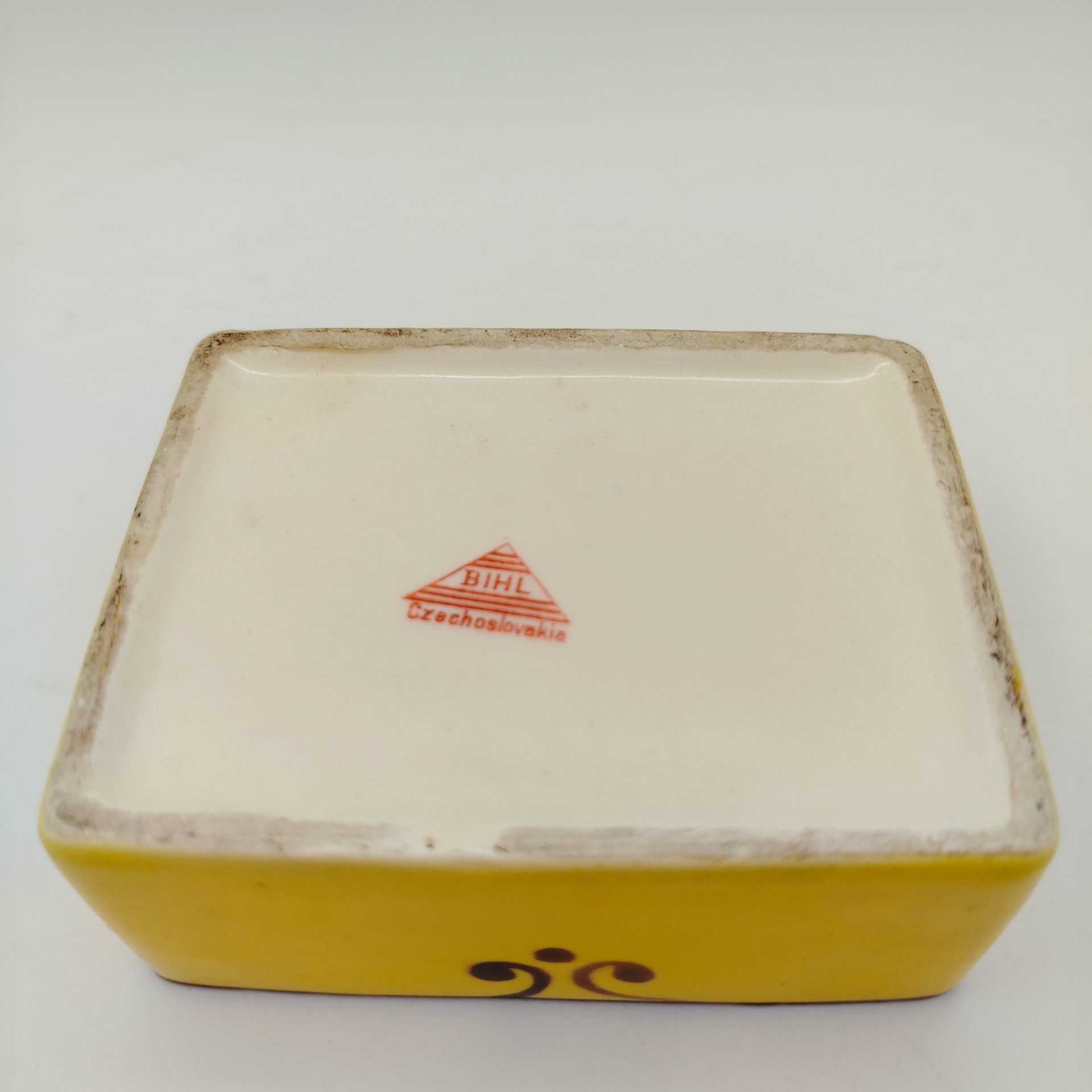 Шкатулка прямоугольной формы, украшенная цветочным декором, Bihl, фарфор, деколь с подрисовкой, крытье, Чехословакия, 1920-1940 гг.