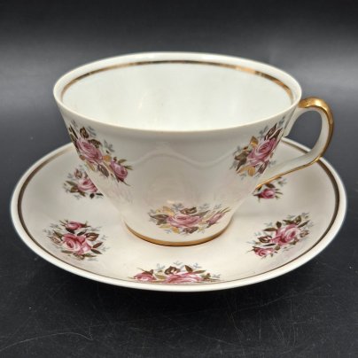 Пара чайная с декором в виде роз, фарфор, деколь, золочение, Рижский фарфорово-фаянсовый завод, СССР, 1960-1980 гг.