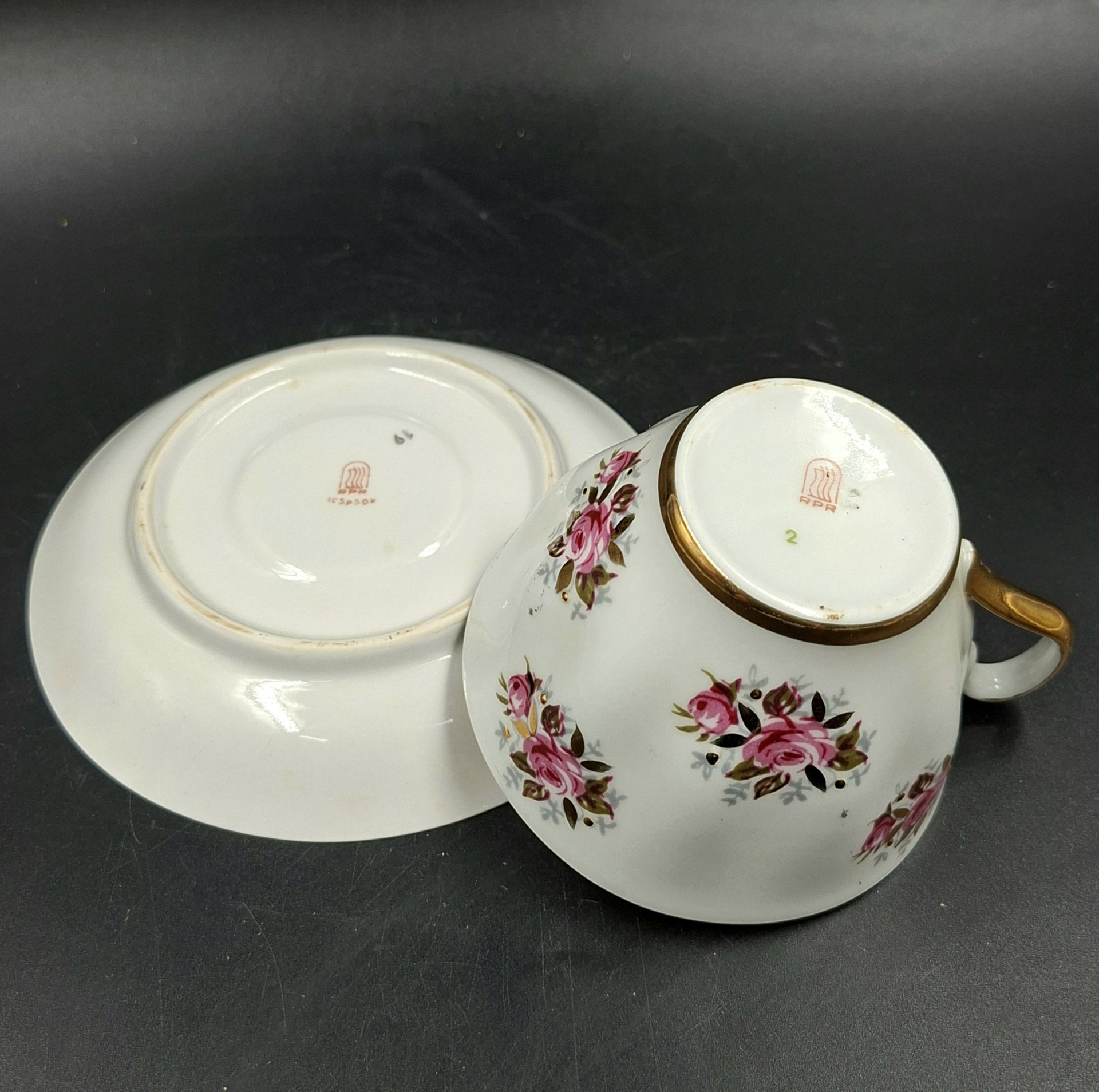 Пара чайная с декором в виде роз, фарфор, деколь, золочение, Рижский фарфорово-фаянсовый завод, СССР, 1960-1980 гг.