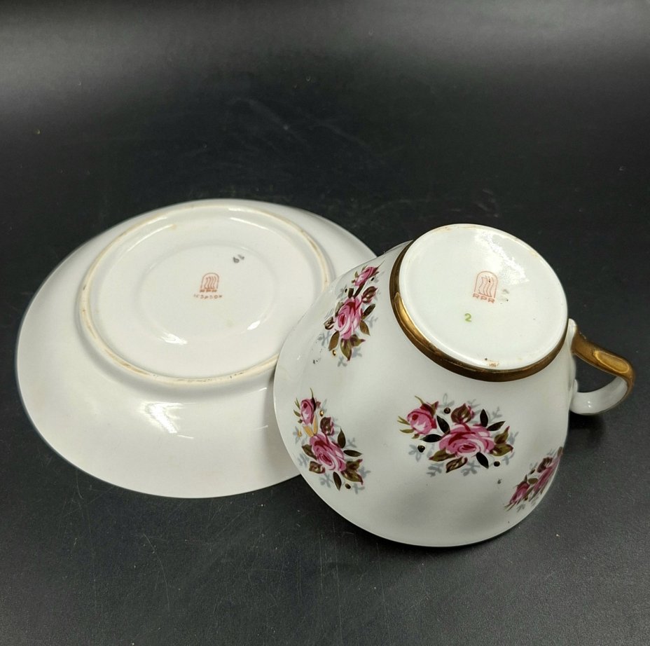 Пара чайная с декором в виде роз, фарфор, деколь, золочение, Рижский фарфорово-фаянсовый завод, СССР, 1960-1980 гг.