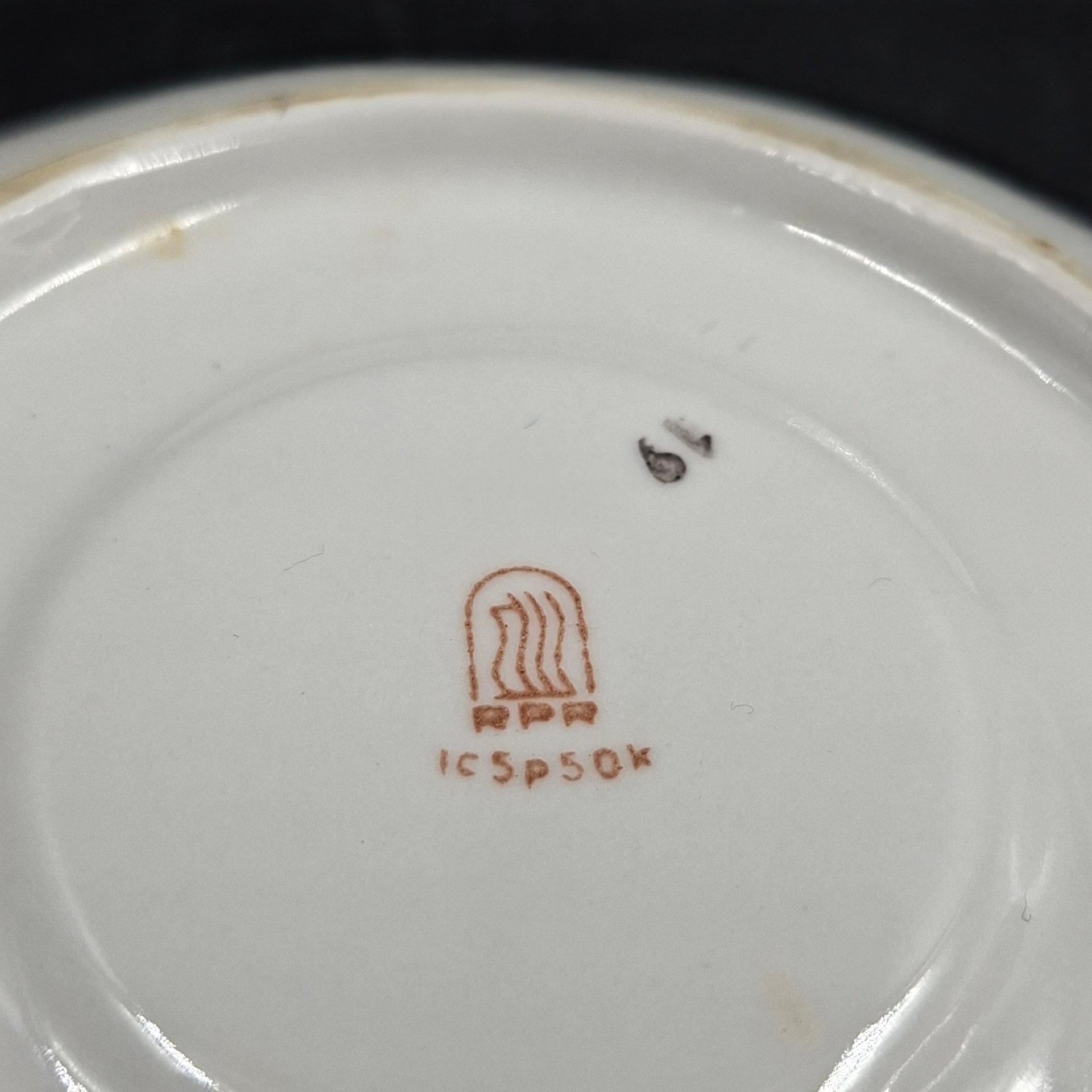 Пара чайная с декором в виде роз, фарфор, деколь, золочение, Рижский фарфорово-фаянсовый завод, СССР, 1960-1980 гг.