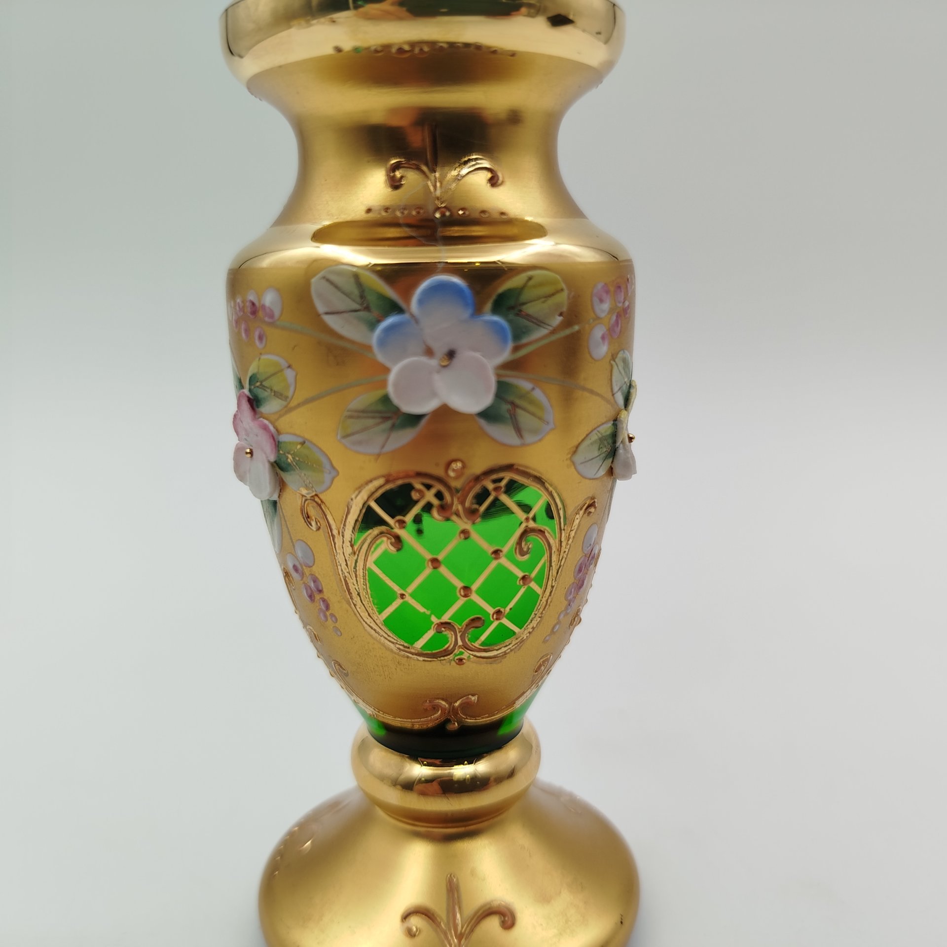 Вазочка зелёного оттенка с лепным цветочным декором, "Bohemian glass", стекло, золочение, мастика, роспись, Чехословакия, 1970-1990 гг.