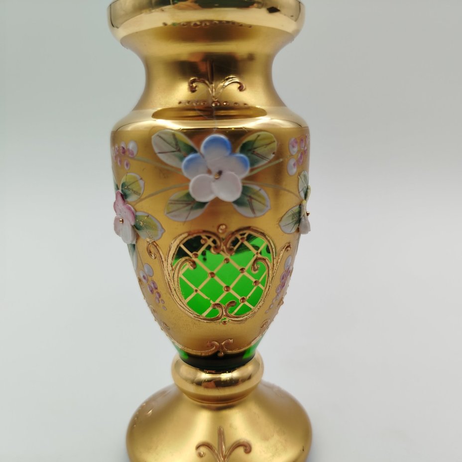 Вазочка зелёного оттенка с лепным цветочным декором, "Bohemian glass", стекло, золочение, мастика, роспись, Чехословакия, 1970-1990 гг.