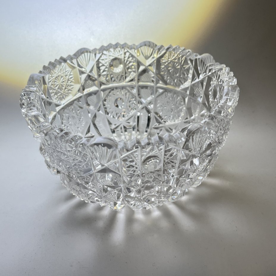 Салатник круглой формы с резным геометрическим декором, хрусталь, пресс, СССР, 1970-1990 гг.