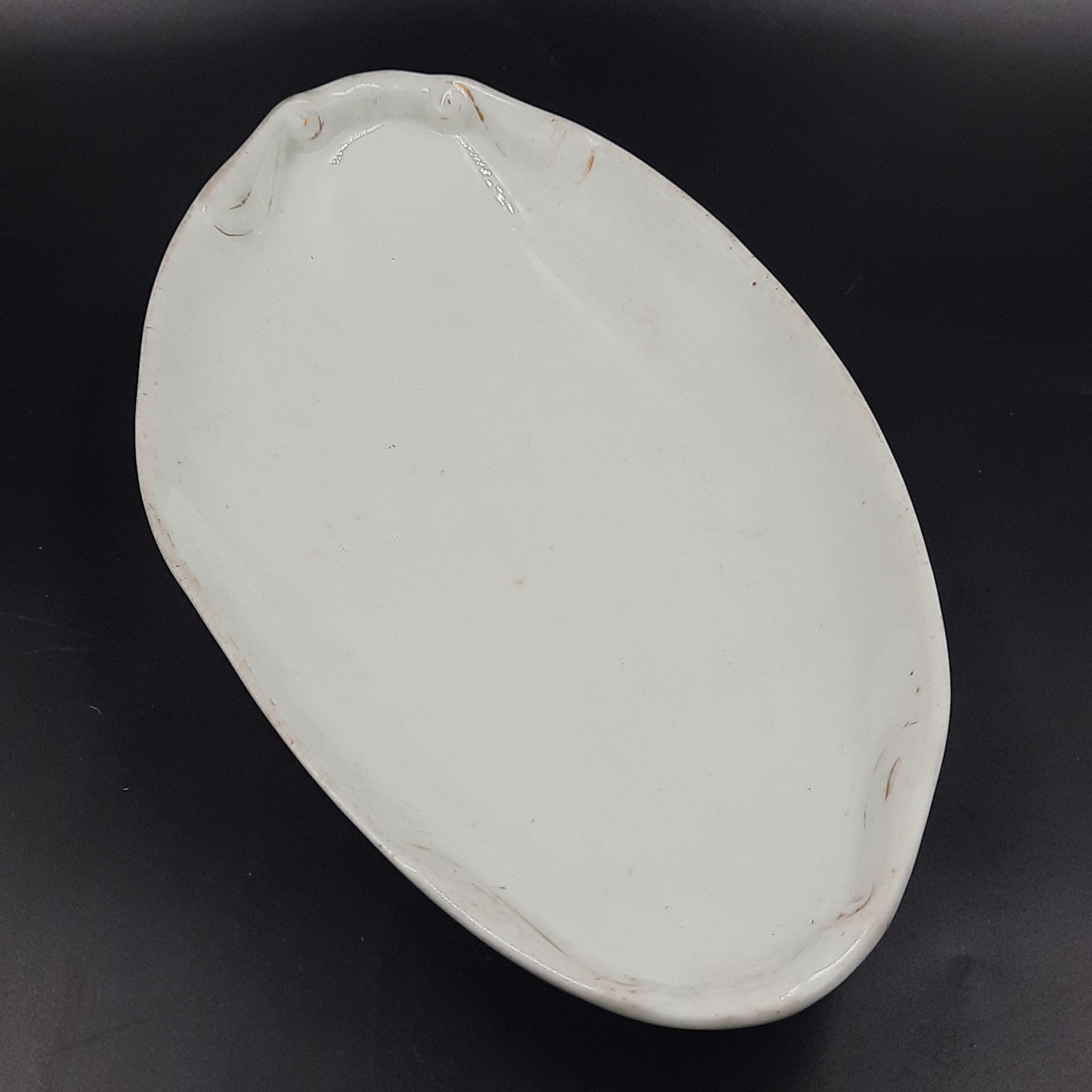 Блюдо сервировочное овальной формы, фарфор, золочение, Товарищество М.С. Кузнецова в Дулёво, Российская империя, 1864-1889 гг.