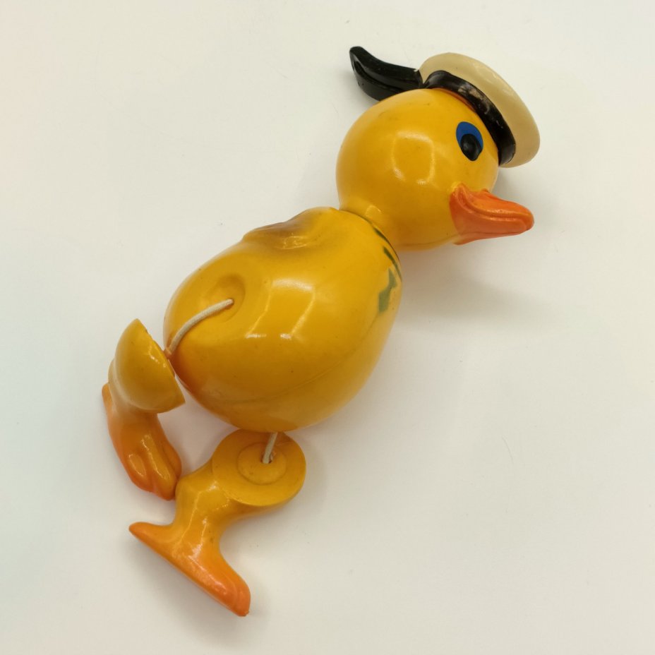 Фигурка "Утёнок-моряк", худ. Н.Д. Тыркова, Охтинский химический комбинат, целлулоид, металл, штамповка, краска