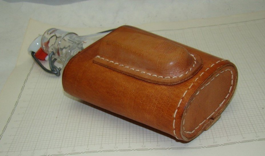 Бутылка с чехлом