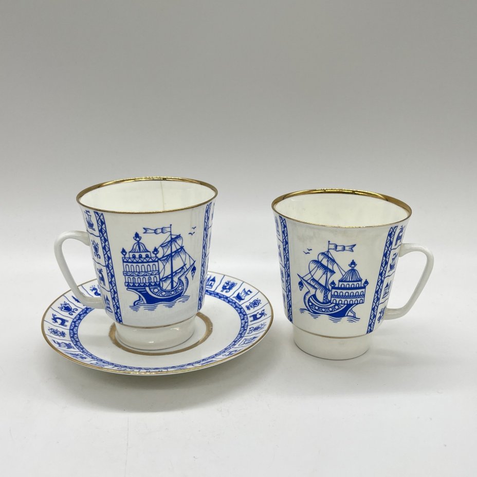 Две чашки и блюдце "Кораблик", фарфор, деколь, золочение, Ленинградский фарфоровый завод (ЛФЗ), СССР, 1950-1980 гг.