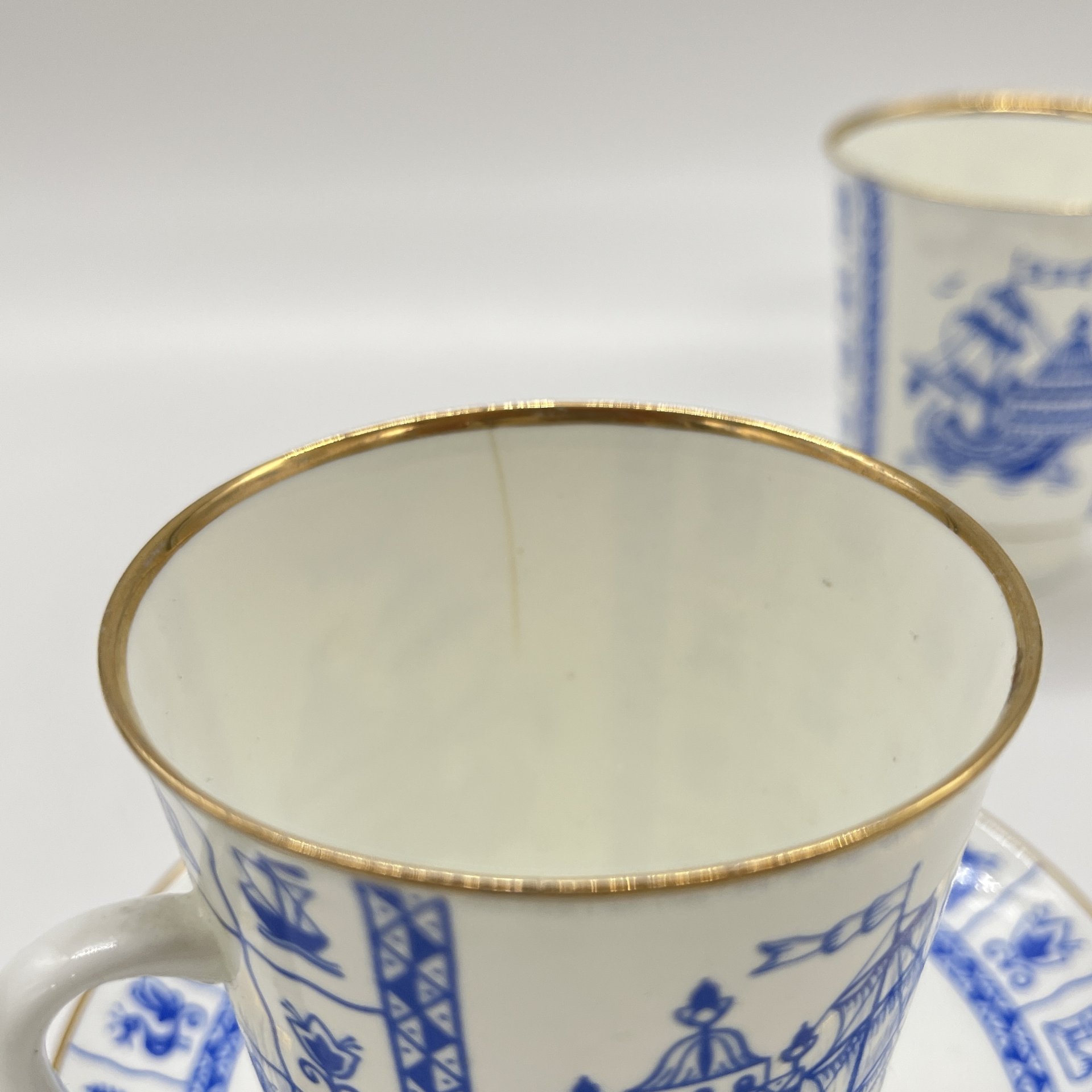 Две чашки и блюдце "Кораблик", фарфор, деколь, золочение, Ленинградский фарфоровый завод (ЛФЗ), СССР, 1950-1980 гг.