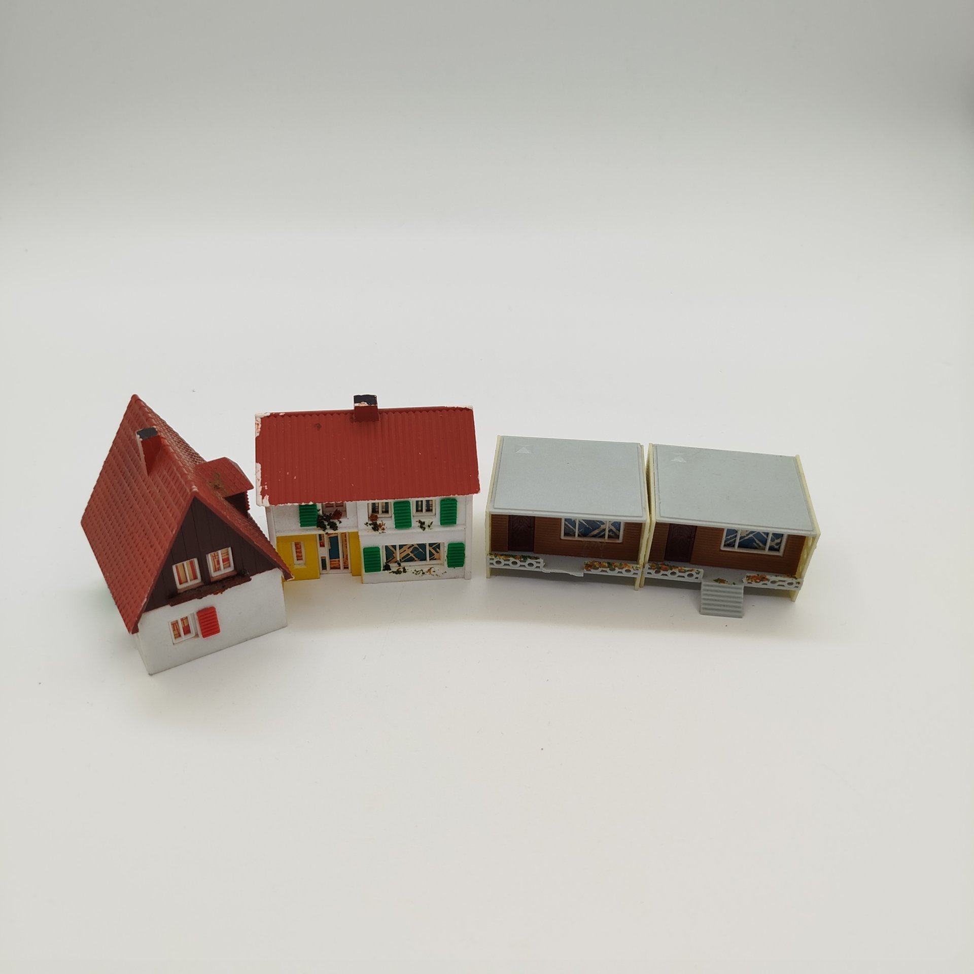 Набор из четырех моделей домов для железной дороги, пластик, Piko, ГДР, 1970-1990 гг.