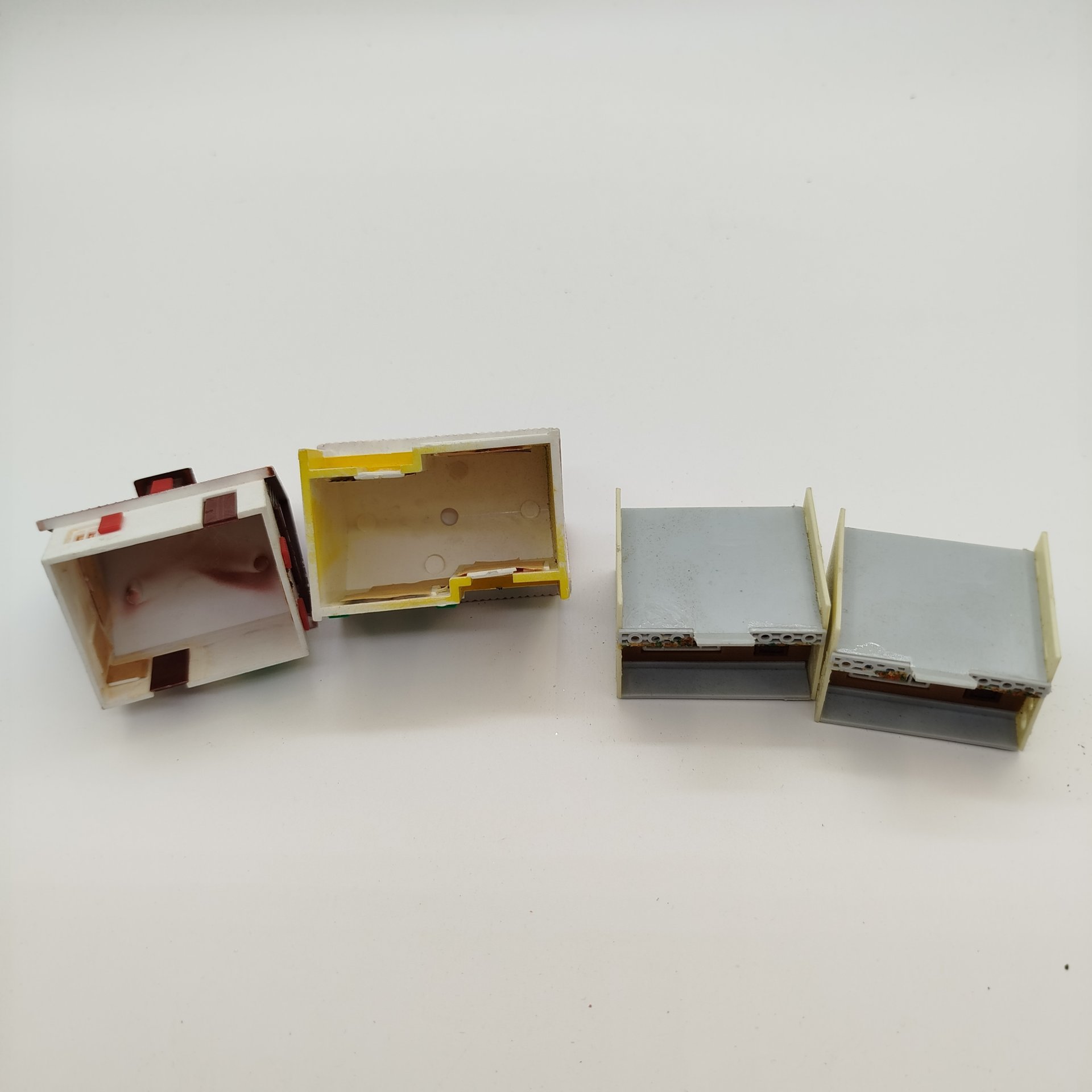 Набор из четырех моделей домов для железной дороги, пластик, Piko, ГДР, 1970-1990 гг.