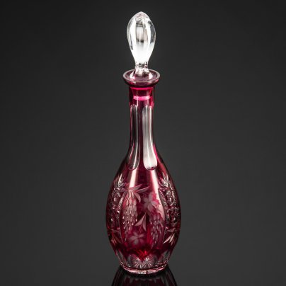 Штоф рубинового оттенка, декорированный гроздьями винограда, хрусталь, нацвет, алмазная грань, матирование, Германия, 1970-1990 гг.