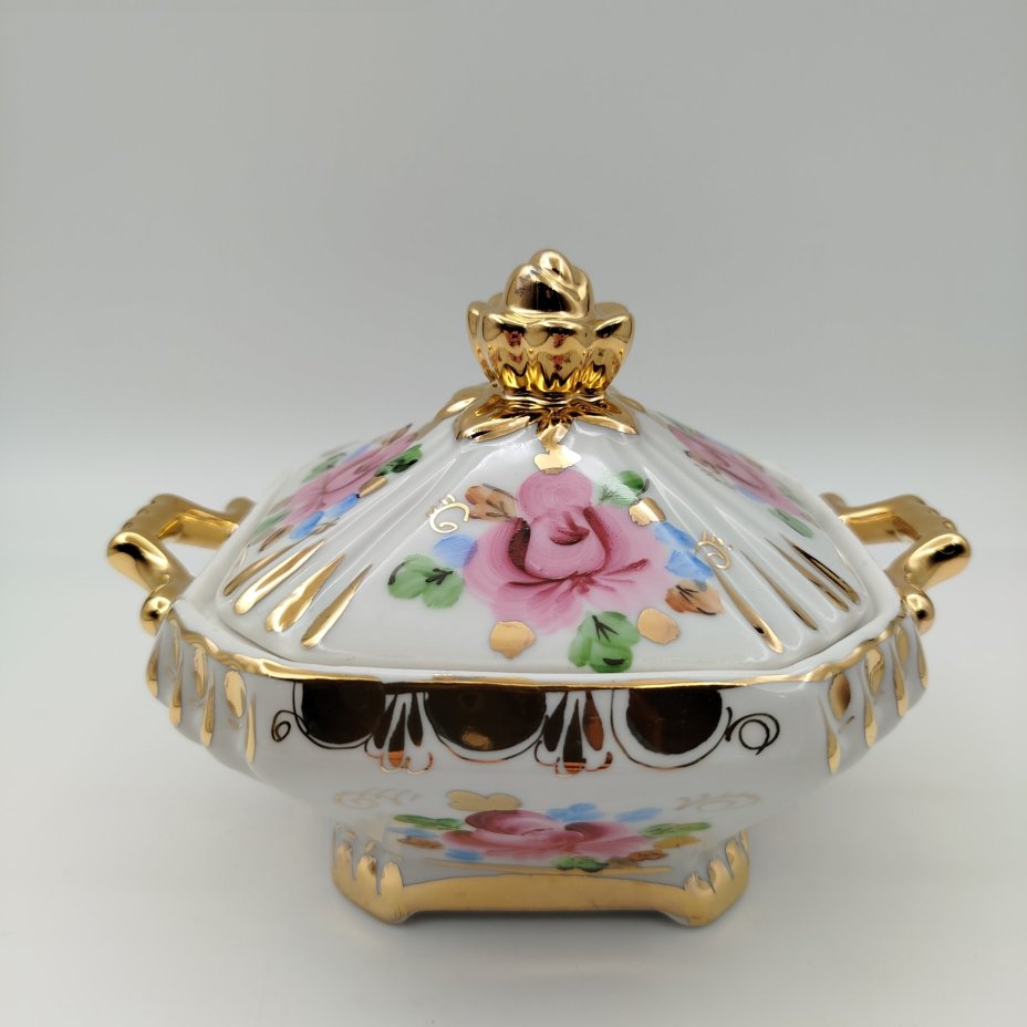 Сахарница с цветочным декором, фарфор, роспись, золочение, Объединение «Гжель», СССР, 1986-1991 гг.