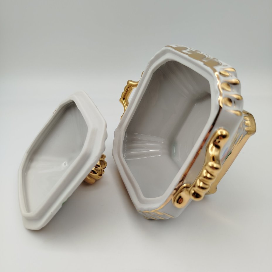 Сахарница с цветочным декором, фарфор, роспись, золочение, Объединение «Гжель», СССР, 1986-1991 гг.