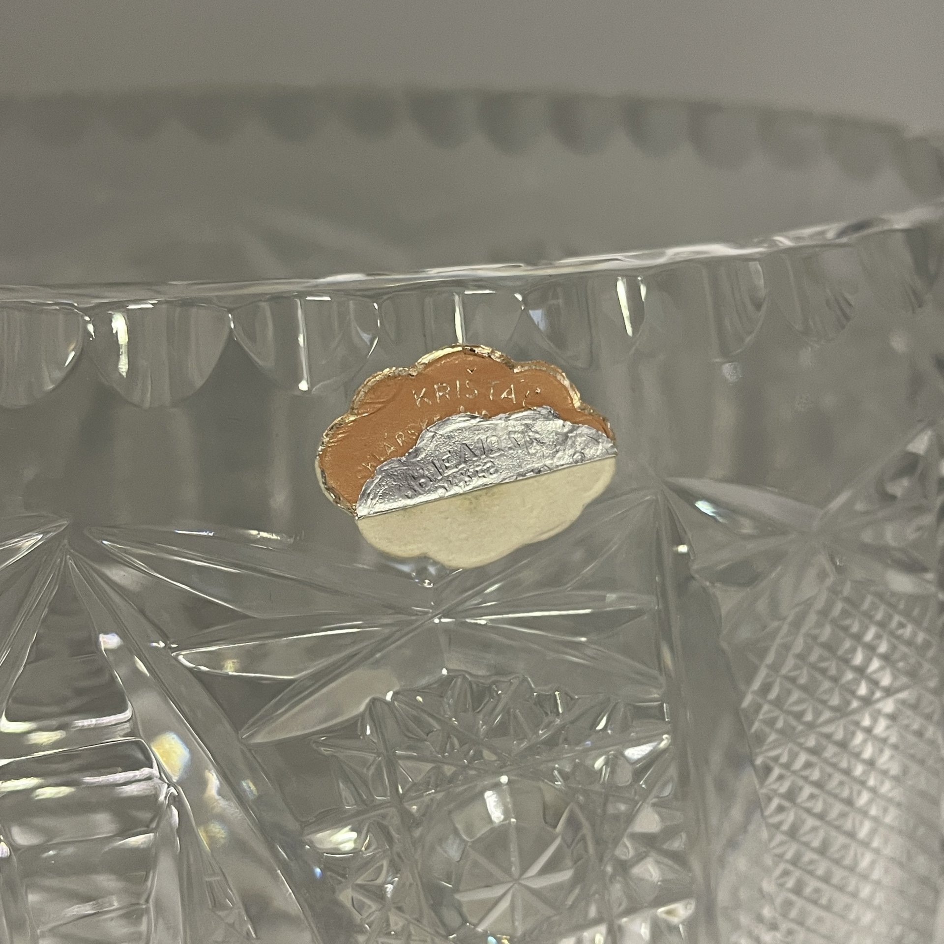Конфетница, украшенная рельефным геометрическим декором, Kristal  Sklarske Lud Druzstvo