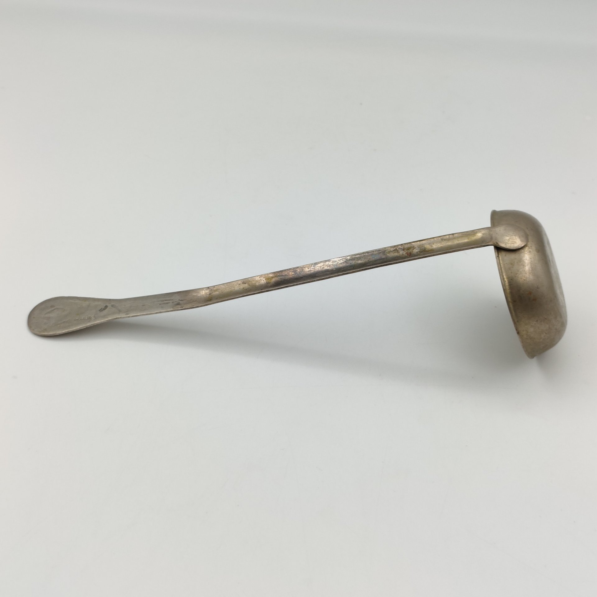 Половник, украшенный растительным декором на черенке, Производственное объединение «Урарту», Комбинат Нархудпромыслов, мельхиор (медь-никель), СССР, 1970-1980 гг.