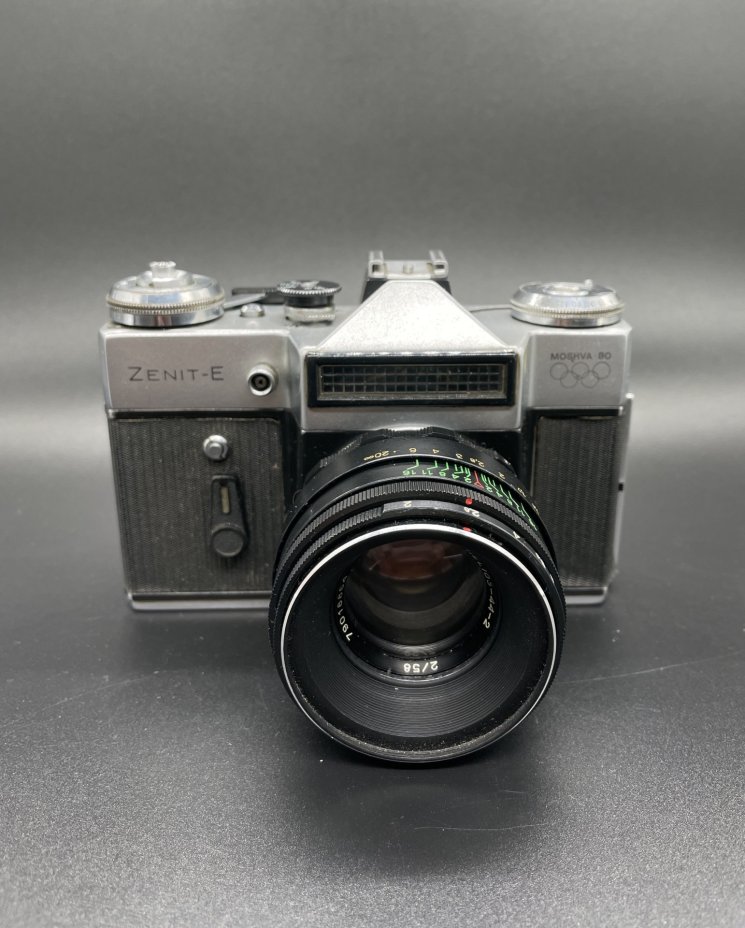 Фотоаппарат "Зенит-Е" с олимпийской символикой, с объективом "Гелиос -44-2 ", в оригинальном кофре, Красногорский механический завод (КМЗ)