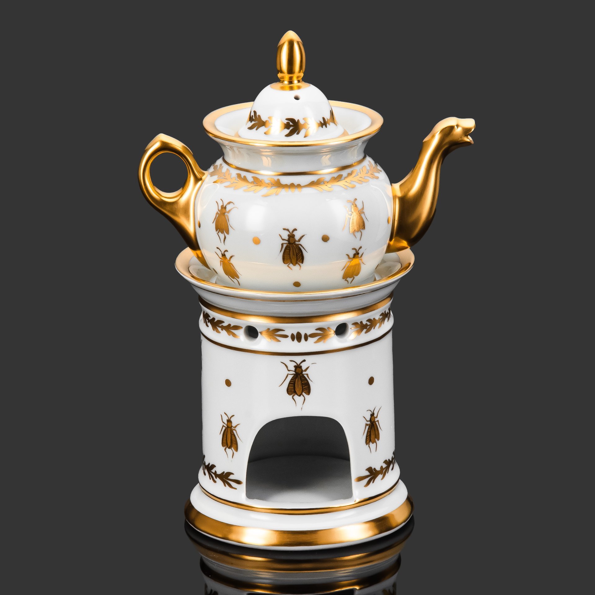 Тизаньер (чайник с подогревом) в стиле ампир, декорирован изображением орла и пчел, фарфор, роспись, золочение, цировка, Vieux Paris (Старый Париж), Франция, 1870-1890 гг.