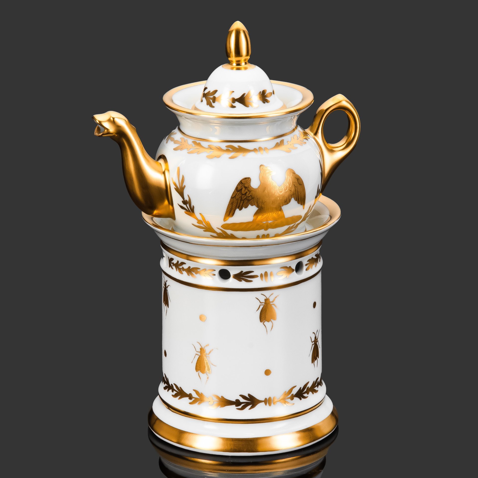 Тизаньер (чайник с подогревом) в стиле ампир, декорирован изображением орла и пчел, фарфор, роспись, золочение, цировка, Vieux Paris (Старый Париж), Франция, 1870-1890 гг.