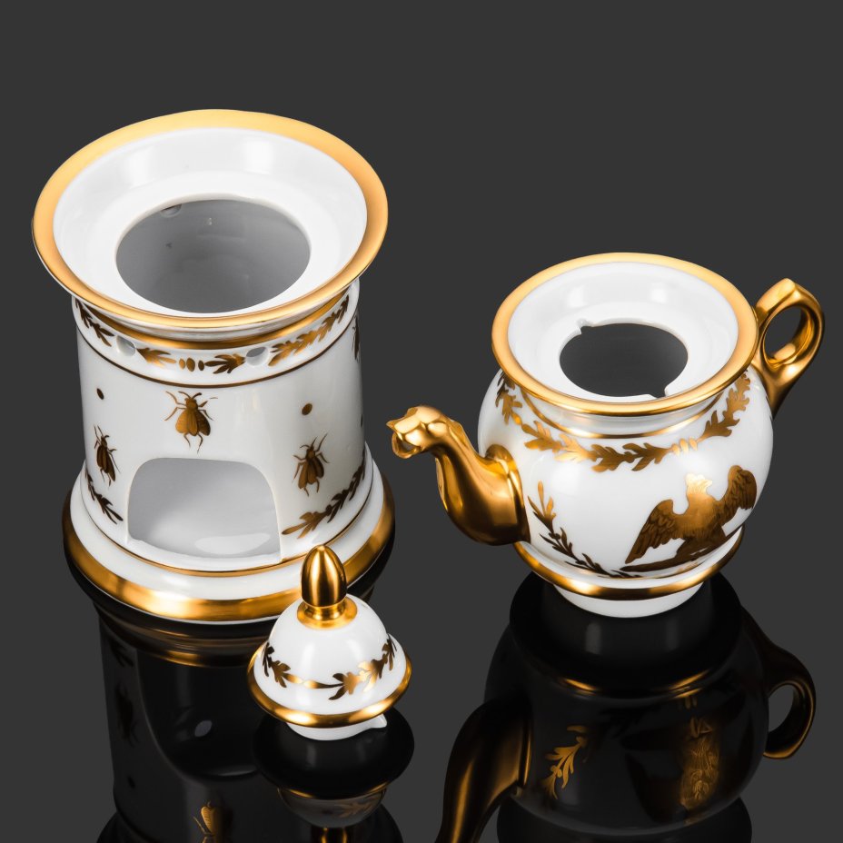 Тизаньер (чайник с подогревом) в стиле ампир, декорирован изображением орла и пчел, фарфор, роспись, золочение, цировка, Vieux Paris (Старый Париж), Франция, 1870-1890 гг.