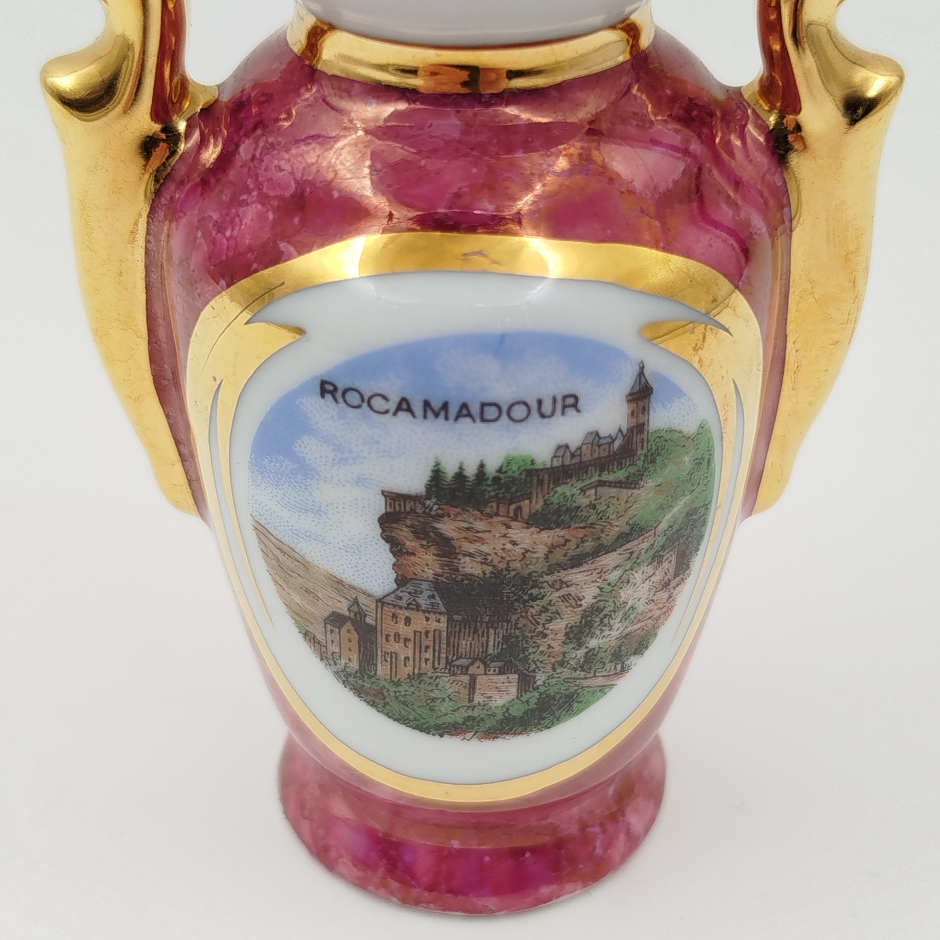 Ваза миниатюрная с изображением французского города Рокамадур, фарфор, деколь, крытье, золочение, Limoges, Франция, 1970-1990 гг.