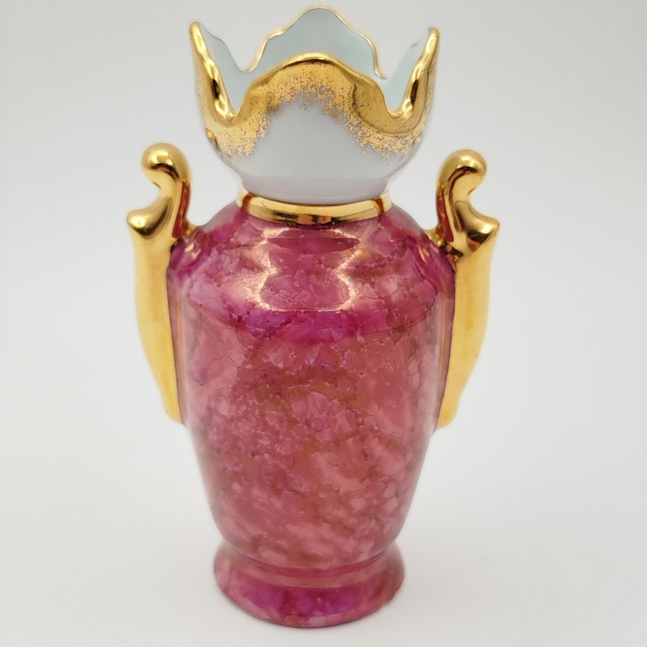 Ваза миниатюрная с изображением французского города Рокамадур, фарфор, деколь, крытье, золочение, Limoges, Франция, 1970-1990 гг.