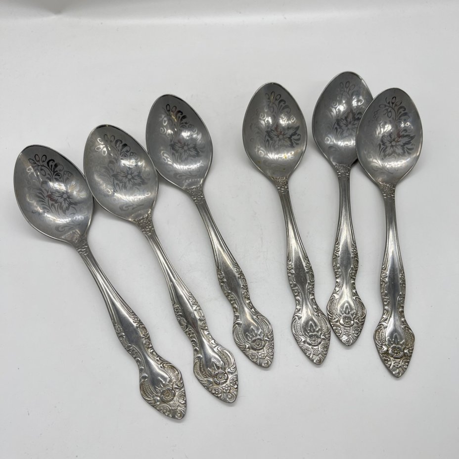 Набор из 6-ти столовых ложек, украшенных флоральным декором, нержавеющая сталь, Павловский завод художественных металлоизделий им. С.М. Кирова, СССР, 1973-1991 гг.