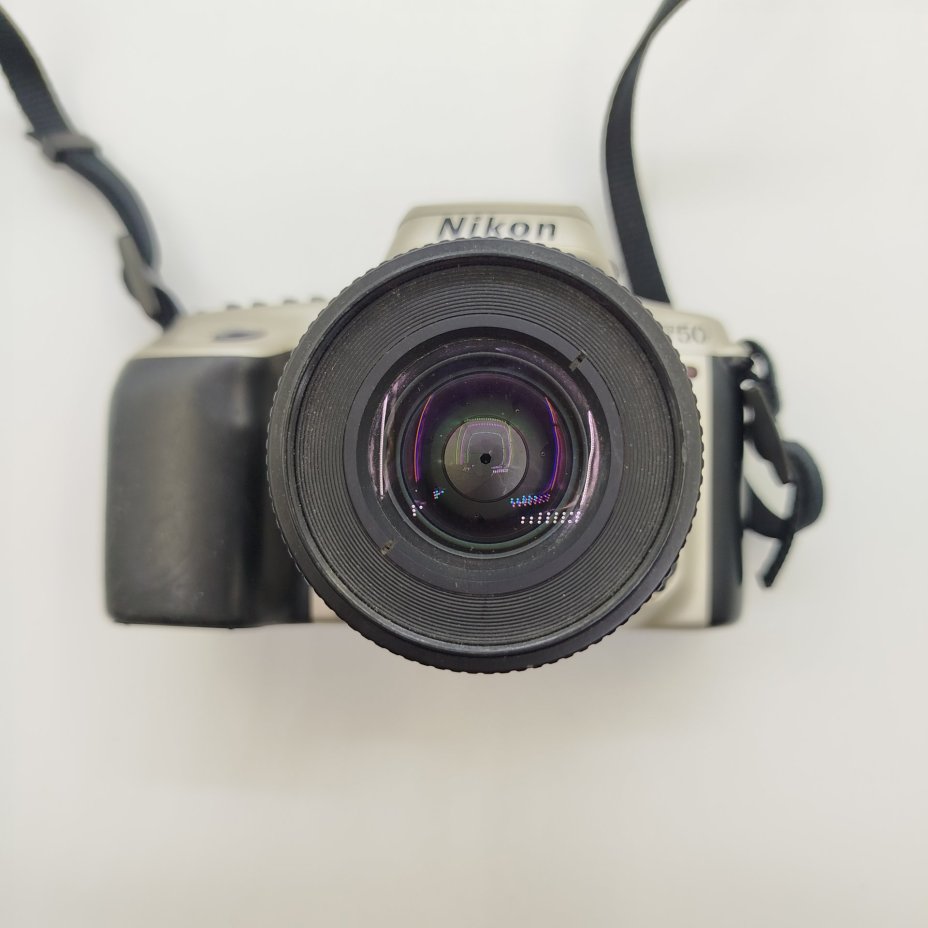Фотоаппарат Nikon F50 с объективом Nikon AF Nikkor 35-80mm f4-5.6