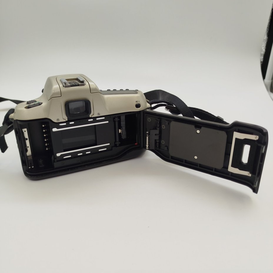 Фотоаппарат Nikon F50 с объективом Nikon AF Nikkor 35-80mm f4-5.6