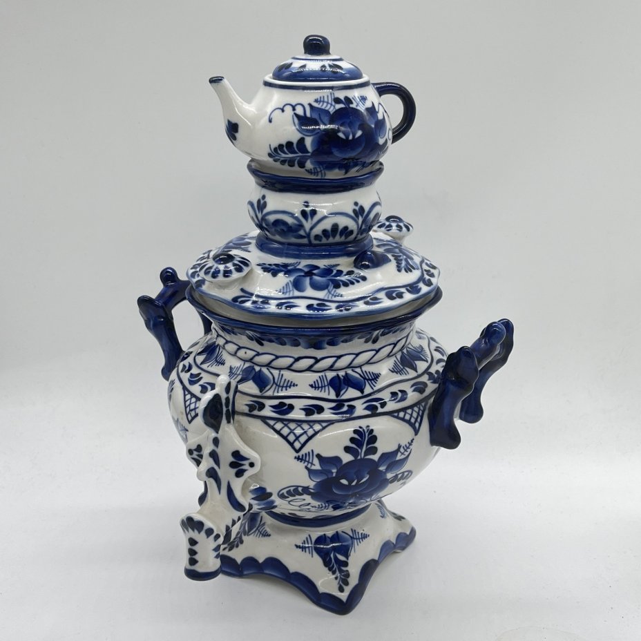 Самовар декоративный с миниатюрным чайником и расписным растительным декором, Гжель, фарфор, роспись, СССР, 1990-2010 гг.