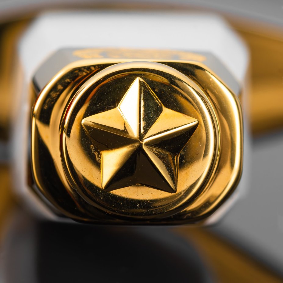 Кортик "Кремль", сталь, латунь, дерево, черная кожа, неолейкорит, золочение; в деревянном подарочном коробе с бархатным ложементом