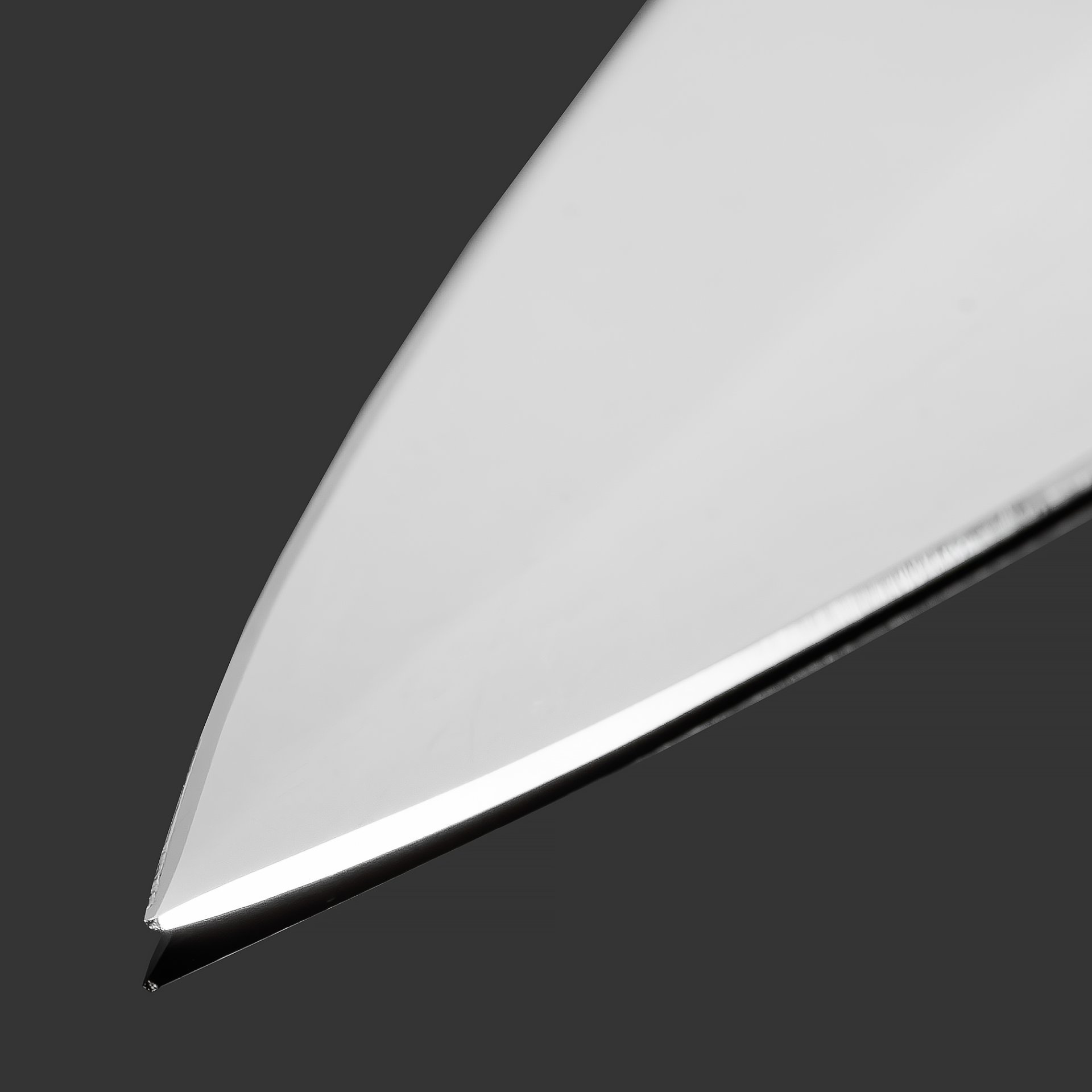 Кортик "Кремль", сталь, латунь, дерево, черная кожа, неолейкорит, золочение; в деревянном подарочном коробе с бархатным ложементом, Российская Федерация, 2024 г.