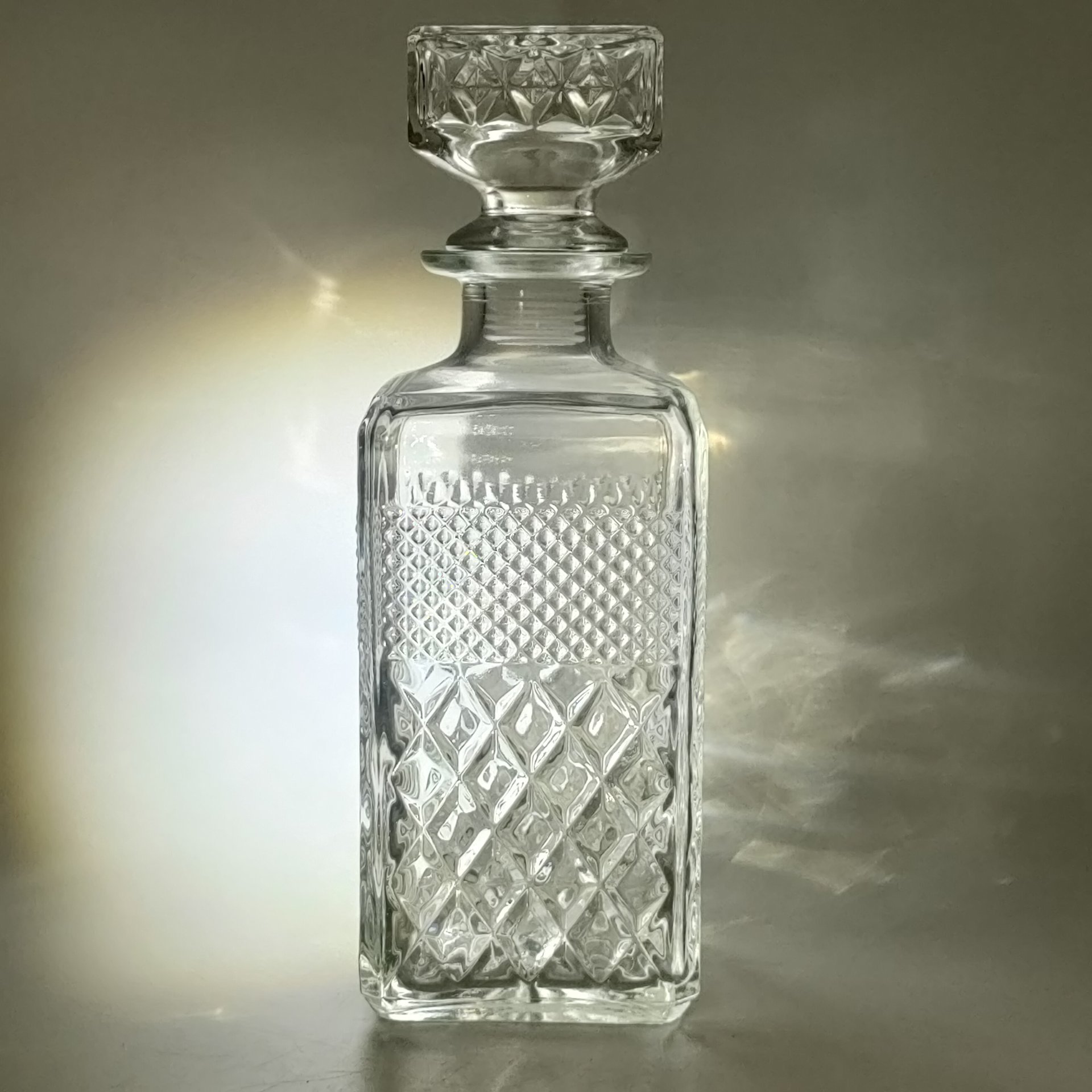 Графин (штоф) четырехугольной формы с рельефным геометрическим декором, стекло, СССР, 1970-1990 гг.