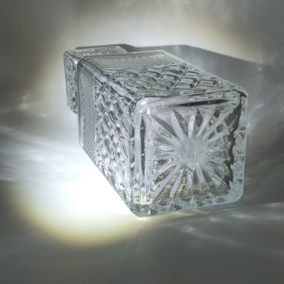 Графин (штоф) четырехугольной формы с рельефным геометрическим декором