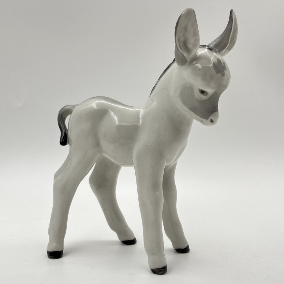 Статуэтка "Ослик", скульптор Воробьев Б. Я., художник Жбанов В. М., фарфор, роспись, Ленинградский фарфоровый завод (ЛФЗ), СССР, 1960-1970 гг.