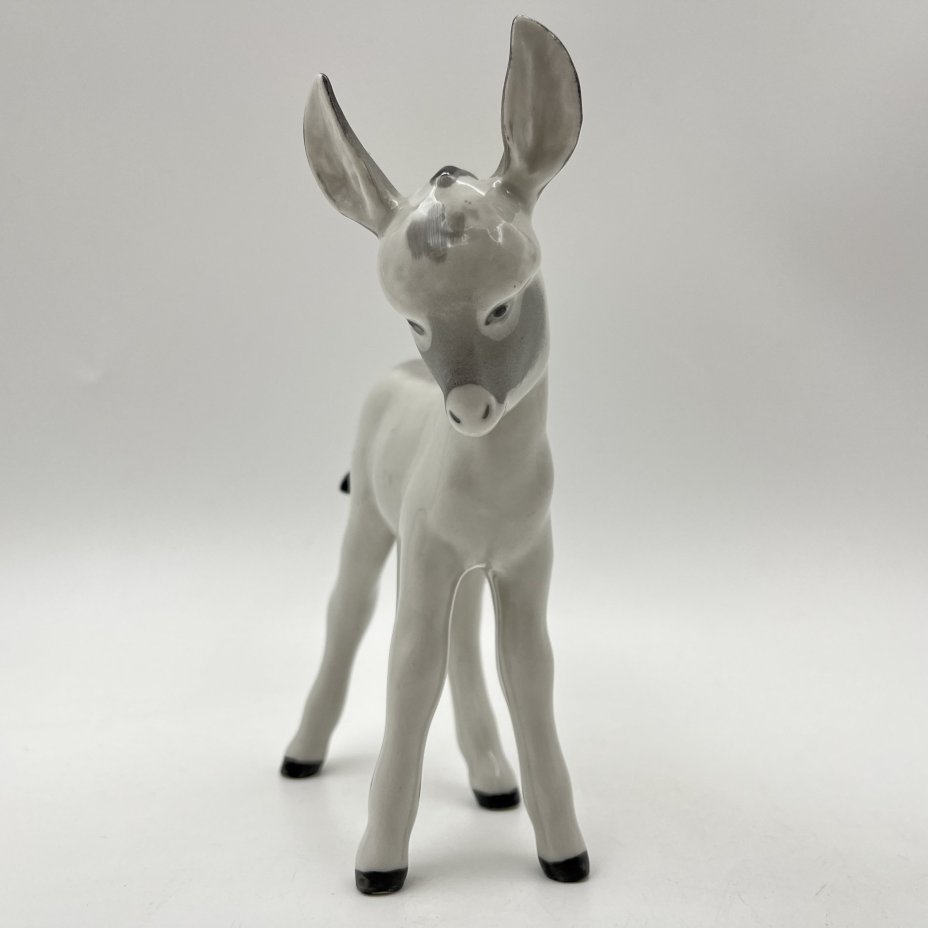 Статуэтка "Ослик", скульптор Воробьев Б. Я., художник Жбанов В. М., фарфор, роспись, Ленинградский фарфоровый завод (ЛФЗ), СССР, 1960-1970 гг.