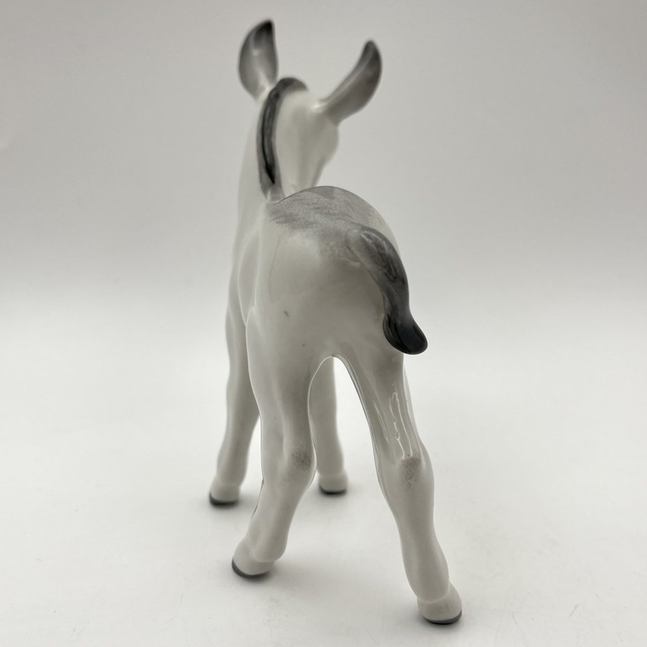 Статуэтка "Ослик", скульптор Воробьев Б. Я., художник Жбанов В. М., фарфор, роспись, Ленинградский фарфоровый завод (ЛФЗ), СССР, 1960-1970 гг.