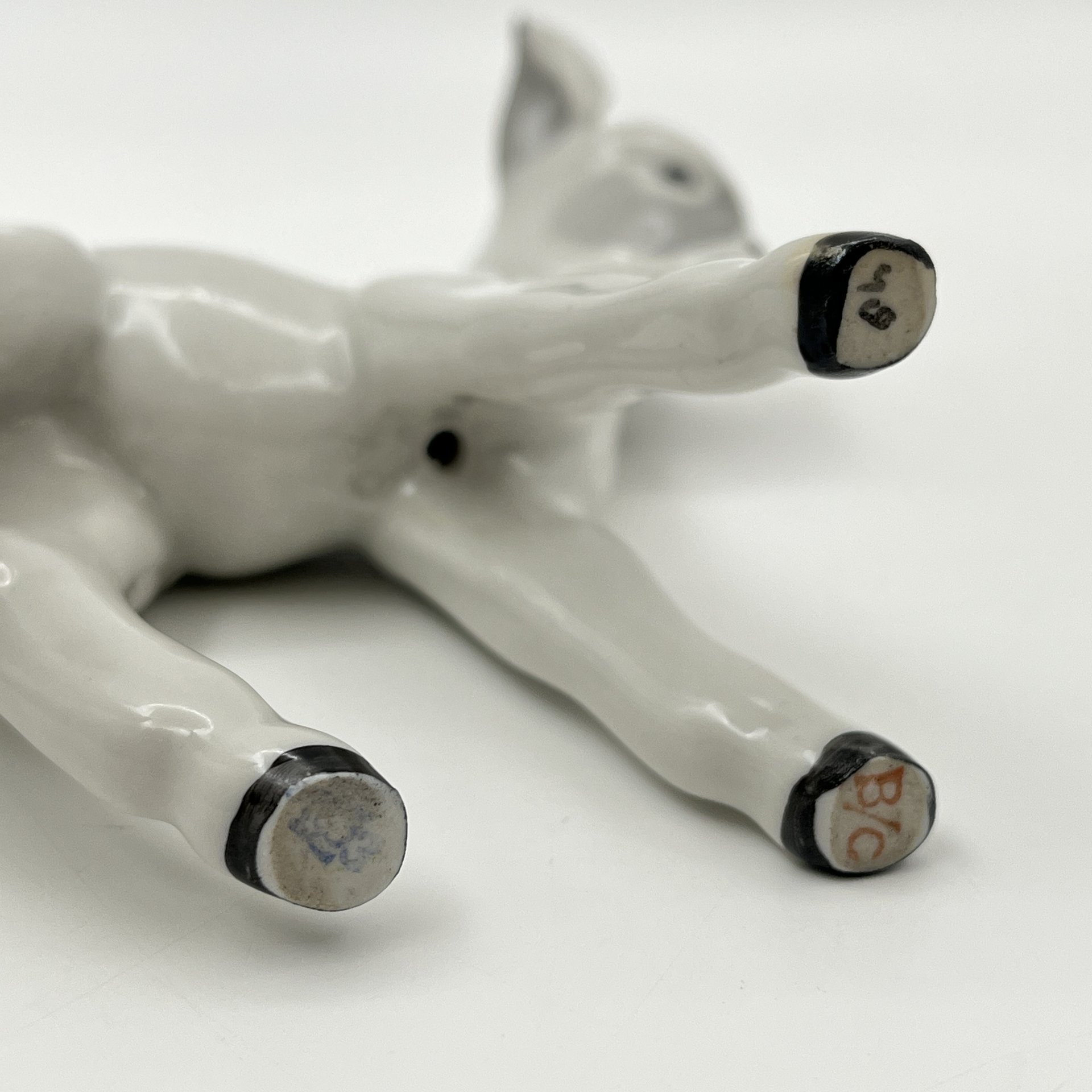 Статуэтка "Ослик", скульптор Воробьев Б. Я., художник Жбанов В. М., фарфор, роспись, Ленинградский фарфоровый завод (ЛФЗ), СССР, 1960-1970 гг.