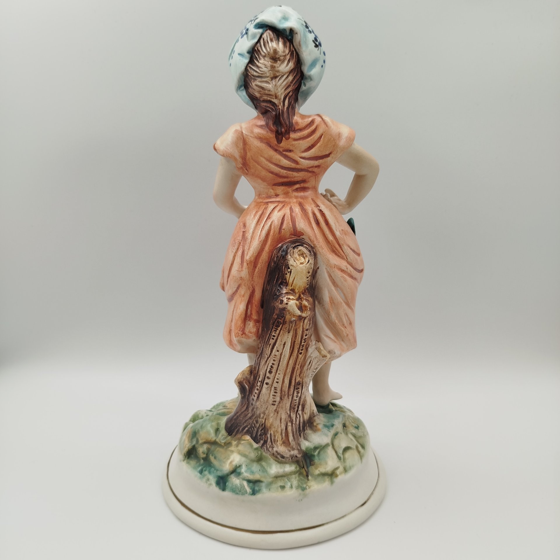 Статуэтка "Девочка с фруктами" в стилистике Capodimonte, фаянс, роспись, Европа, 1970-1990 гг.