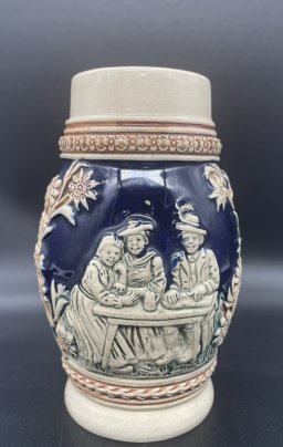 Кружка пивная сувенирная c изображением жанровой сценки