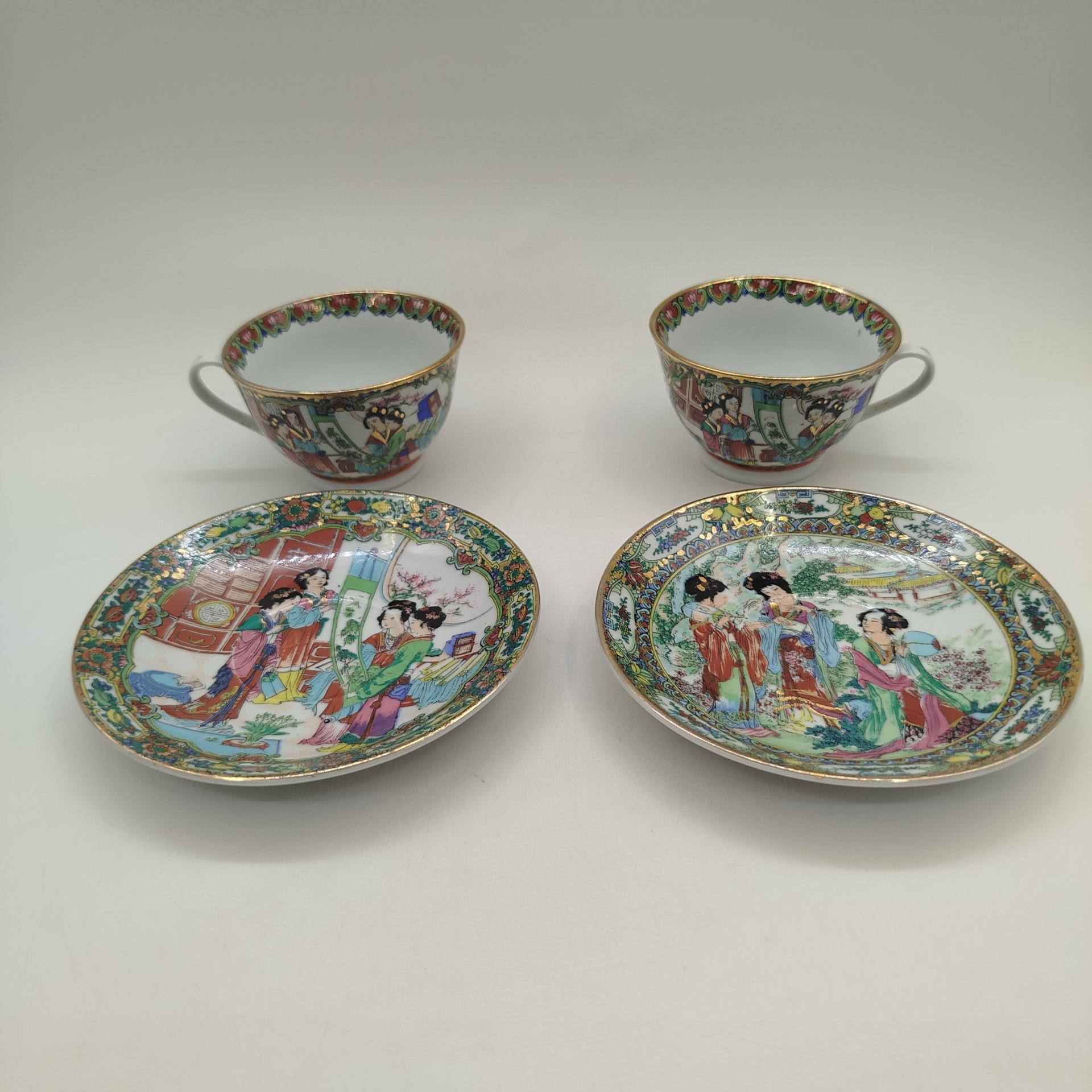 Набор из двух чайных пар украшенных сюжетом в восточном стиле, Guangzhou, фарфор, деколь с подрисовкой, золочение, Китай, 1970-1990 гг.