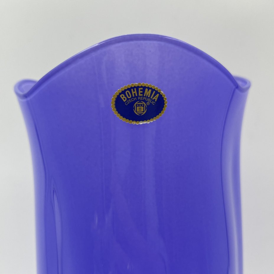 Ваза сиреневого оттенка в минималистичном стиле, стекло, Bohemia Crystal (Bohemia Glass), Чехия, 2000-2020 гг.