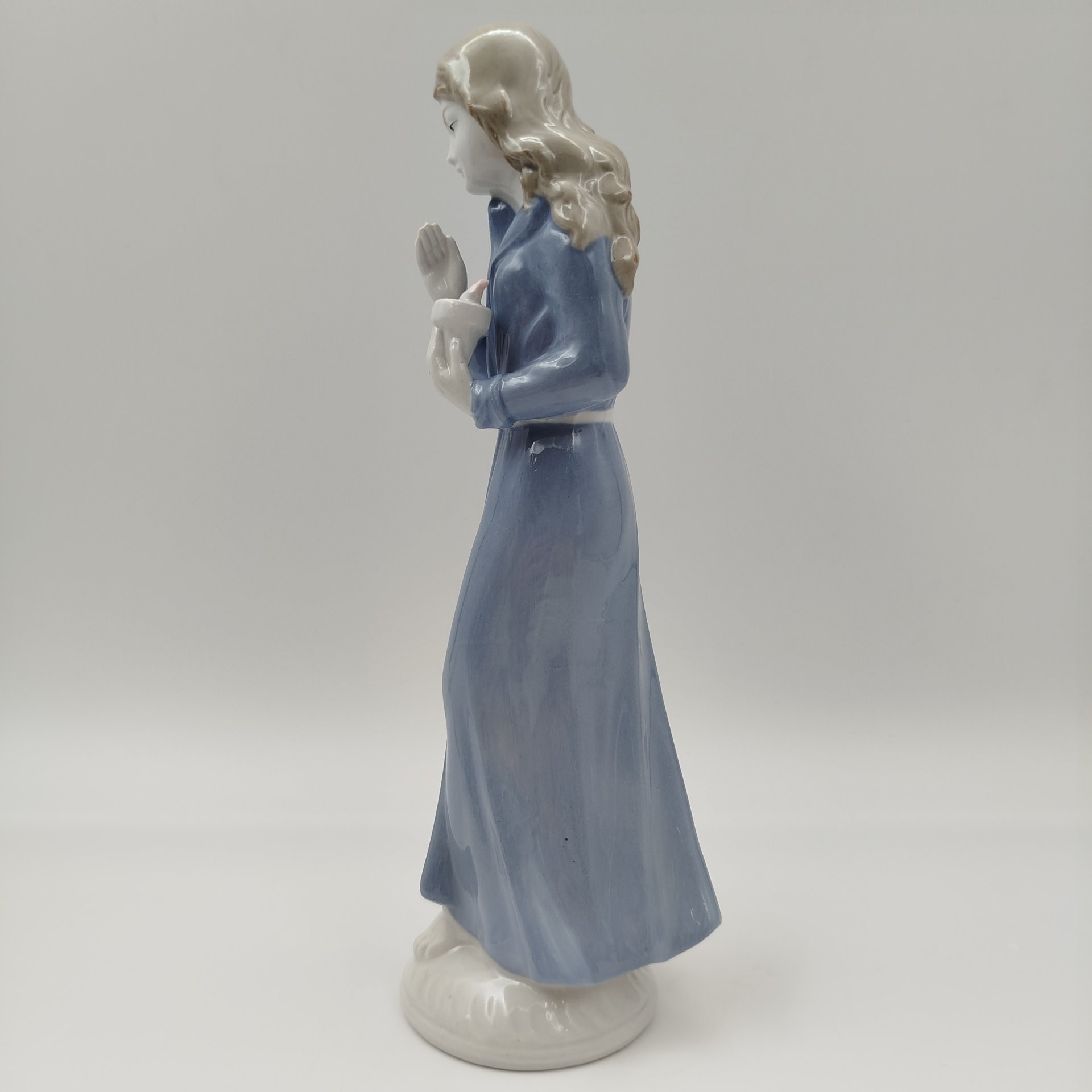 Статуэтка " Женщина со свечой" ("Перед сном"), фарфор, VEB Porzellanfiguren Lippelsdorf (Липпельсдорф), ГДР, 1974-1990 гг.